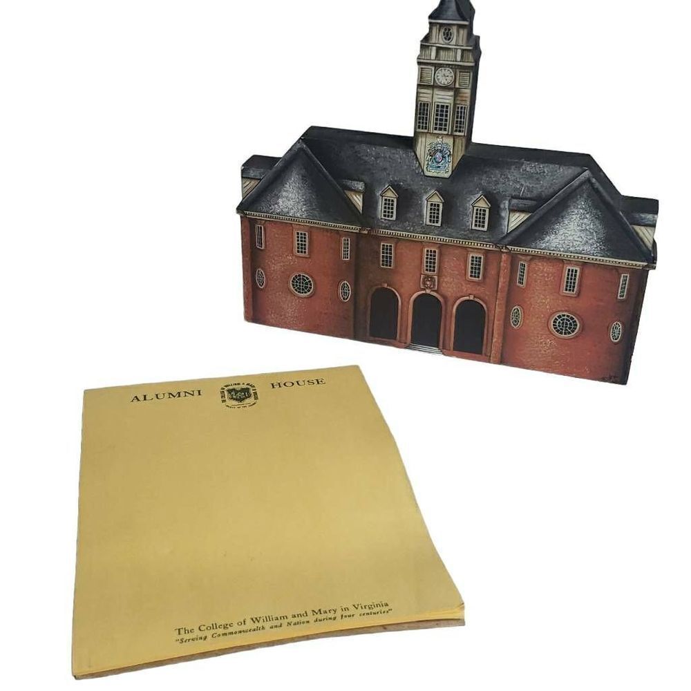 Colonial Capitol Building with William and Mary Alumni House Notepad